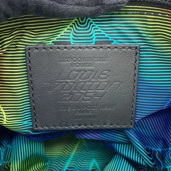 LOUIS VUITTON Louis Vuitton 2054 II Expandable Polochon Nylon/Leather Noir - Picture 15 of 15